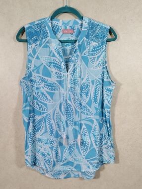 H195 Iyla turquoise & aqua leaf print 1/2 button sleeveless blouse L
